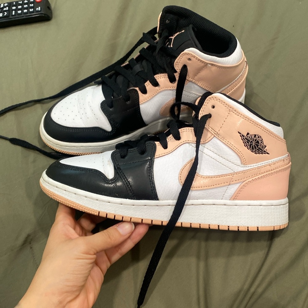 Air Jordan 1 Mid Crimson Tint